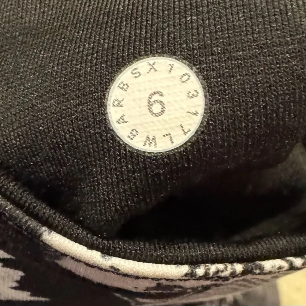 Lululemon Athletica Black and Gray Patterned Leggings - 6 - Picture 4 of 4